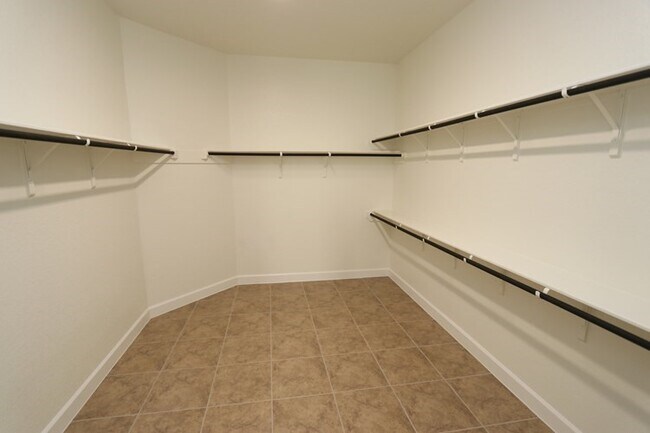 Building Photo - 5511 Mesa Ests Dr