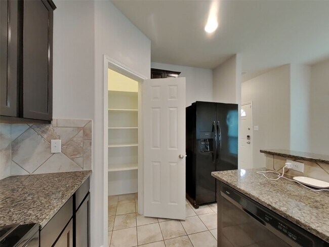 Foto del edificio - 6022 Wesley Manor Ct