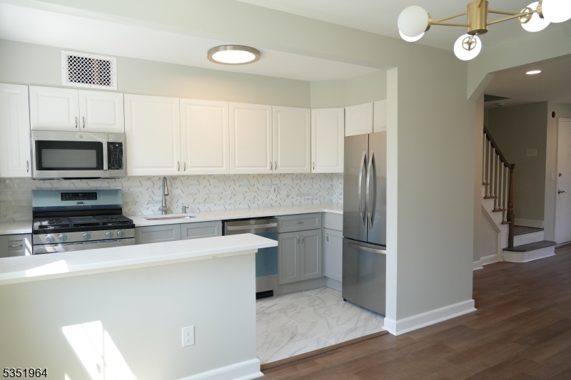 Primary Photo - 176 Millburn Ave