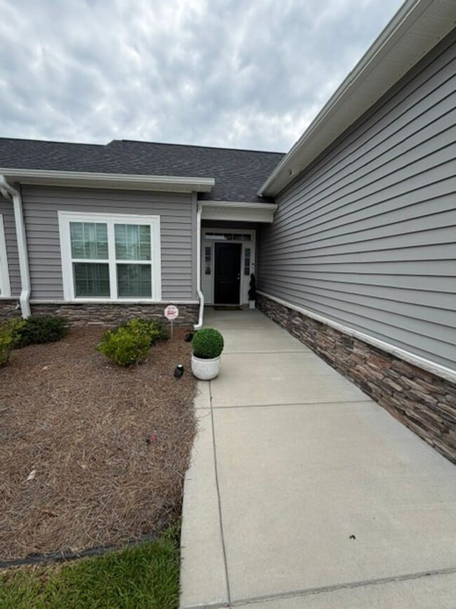 Building Photo - 311 Oak Pointe Cir E