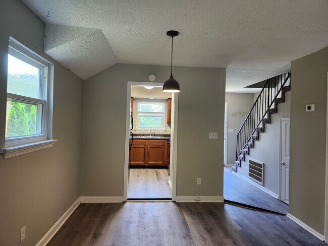 Foto del edificio - 778-780 Winding Hills Ln