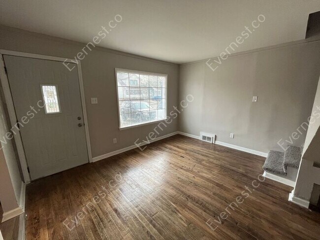 Foto del edificio - 413 E Jarvis Ave