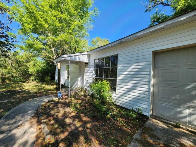 Building Photo - 2759 Village Green Dr