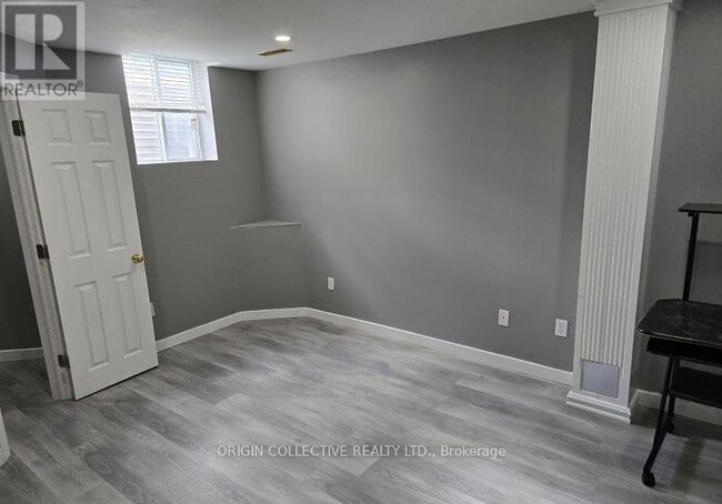 Building Photo - 5 Hearthstone Crescent