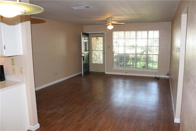 Foto del edificio - 12307 Old Stage Cove