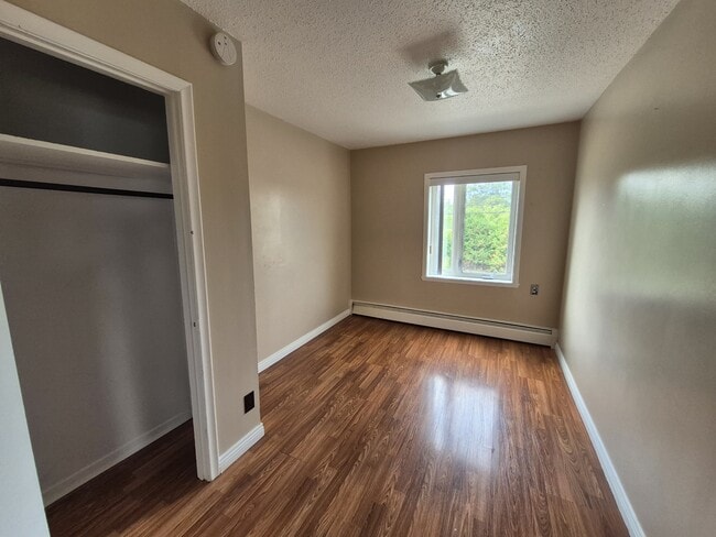 Building Photo - 671 Rue Principale