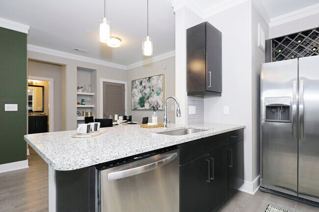 Foto del edificio - Modern Living in Spring – Just Minutes from Downtown!