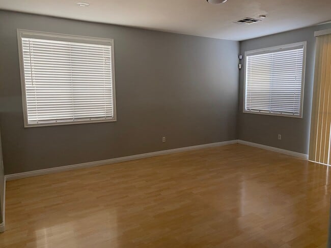 Building Photo - 2630 Heathrow St
