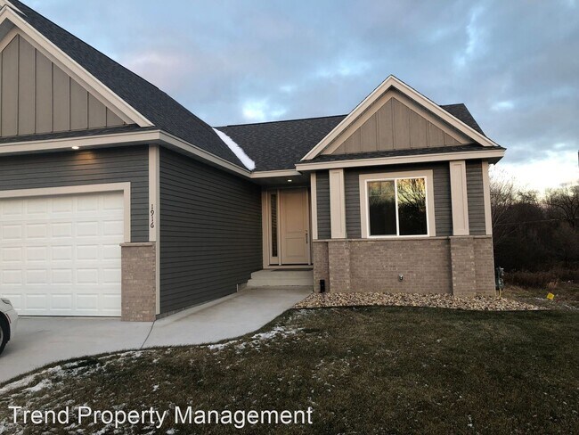 Building Photo - 4 br, 3 bath House - 1916 Spruce Meadow Dr...