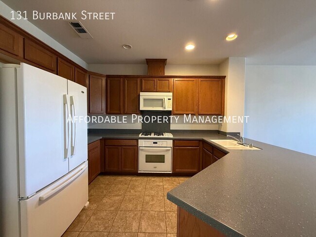 Foto del edificio - 131 Burbank St