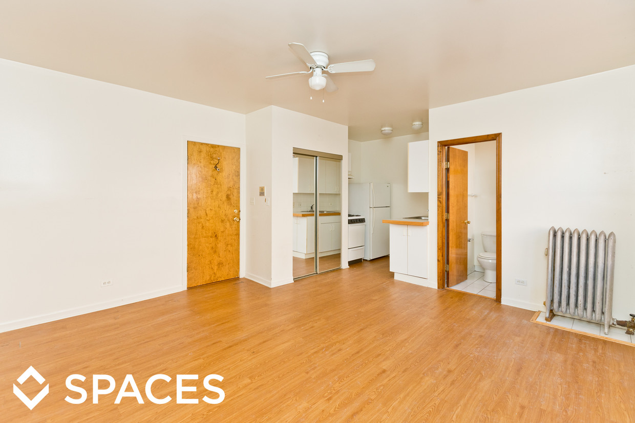 Primary Photo - 4243 N Kenmore Ave