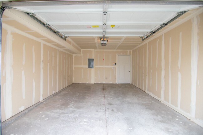 Building Photo - Beautiful 3-Story Payton in Nampa! Now Lea...