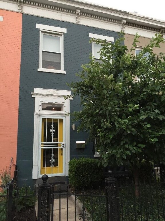Foto principal - 1620 4th St NW