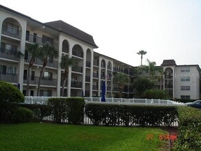 Building Photo - 2525 W Bay Dr