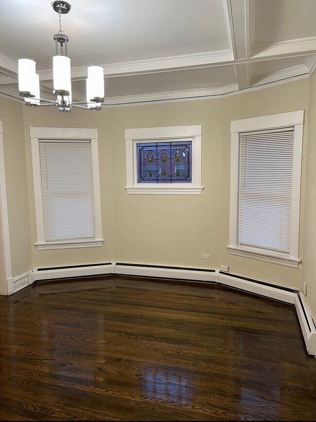 220 N Austin Blvd Unit 2, Oak Park, IL 60302 Condo for Rent in Oak