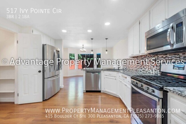 Building Photo - 3 bed / 2.5 bath 1,532 sq ft Townhome in G...