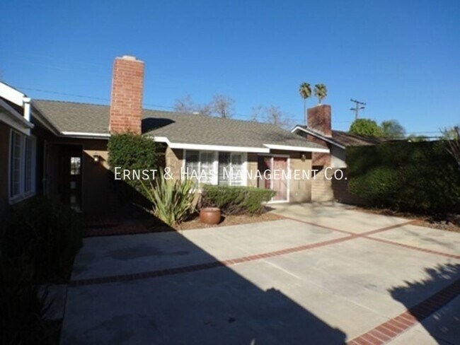 Building Photo - Beautiful Rossmoor Home with Spa!