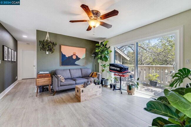 Foto del edificio - 100 Shoreline Ct