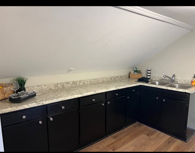Foto del edificio - 575 E Division St