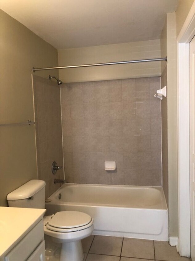 Building Photo - 04-106 Moore