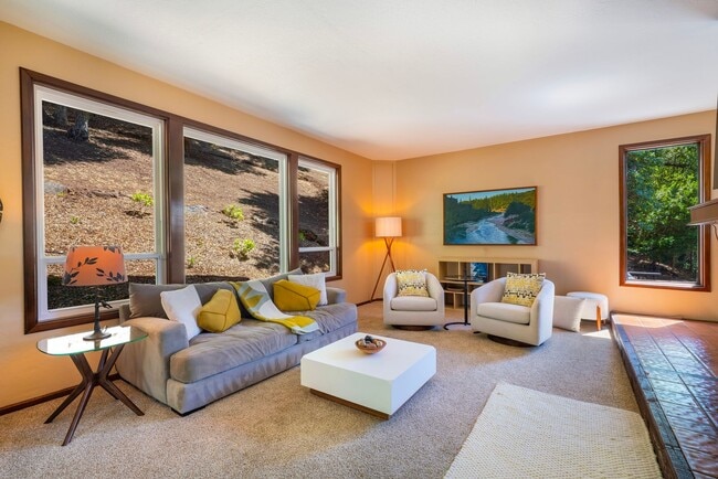 Foto del edificio - Stunning Mid-Century Modern 5bed/3.5 bath ...