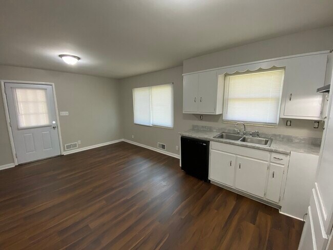 Foto del edificio - 328 10th St - $500 OFF FIRST MONTH'S RENT!