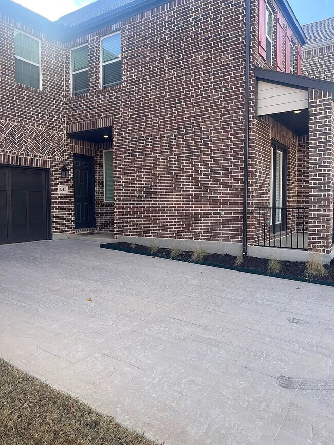 Foto del edificio - Room in House on Jones Dr