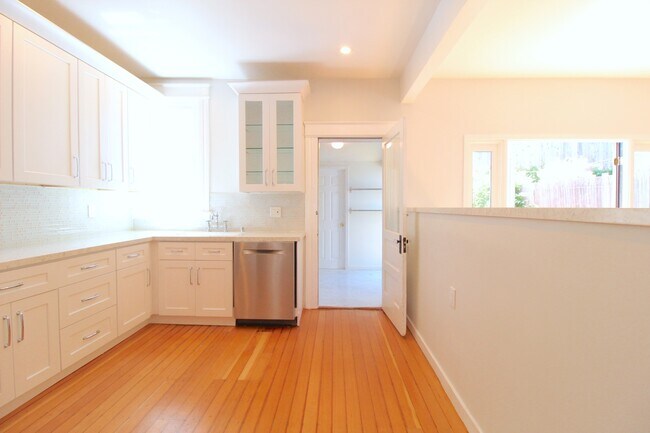 Foto del edificio - Noe Valley: Renovated Top Floor 2-Story Ap...