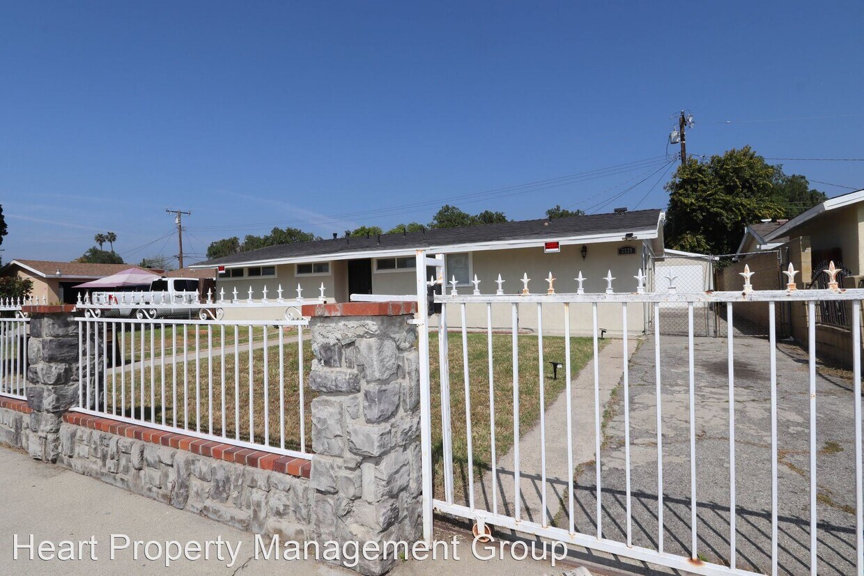 Primary Photo - 4 br, 2 bath House - 2229 Carlton Ave