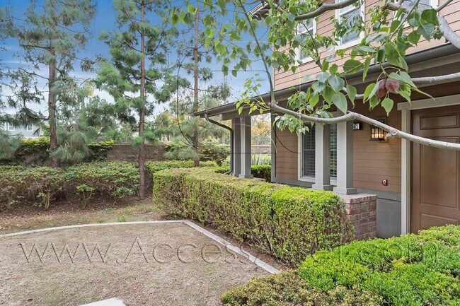 Foto del edificio - Beautiful 3 Bed/3.5 Bath Condo In Tustin!