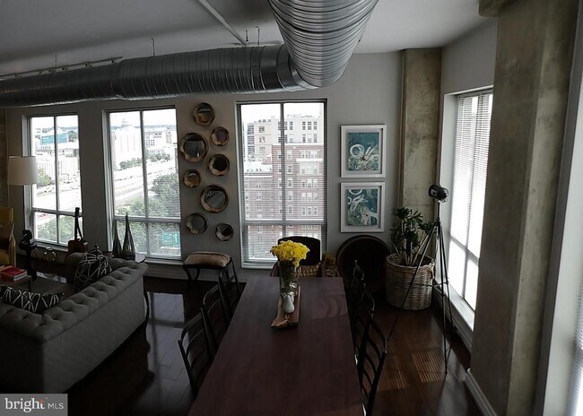 Foto del edificio - 301 Massachusetts Ave NW