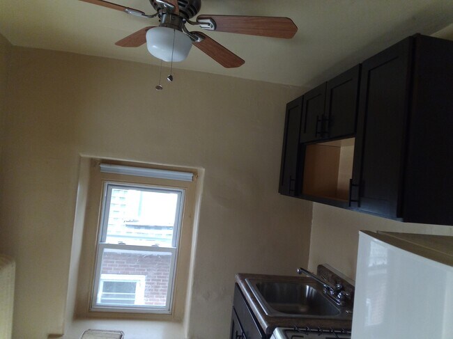 Foto del edificio - 1126 W Rockland St