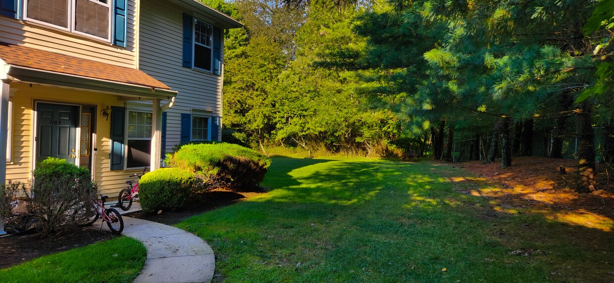 Entrance - 1103 Roseberry Ct