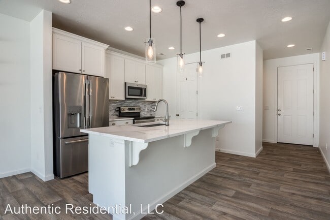 Building Photo - 4 br, 2.5 bath House - 6450 Black Ridge Dr