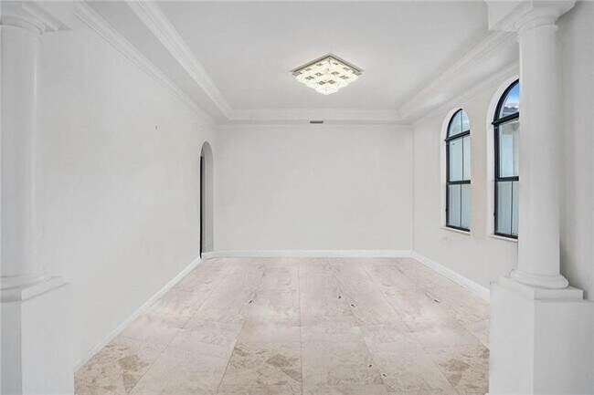 Building Photo - 8925 Watercrest Cir E