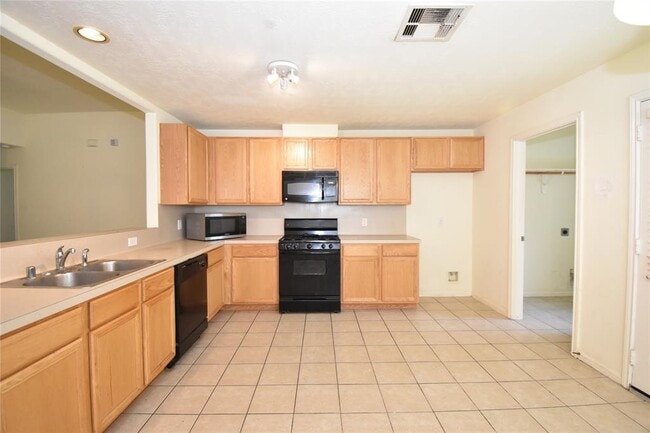 Building Photo - 826 Dracena Ct