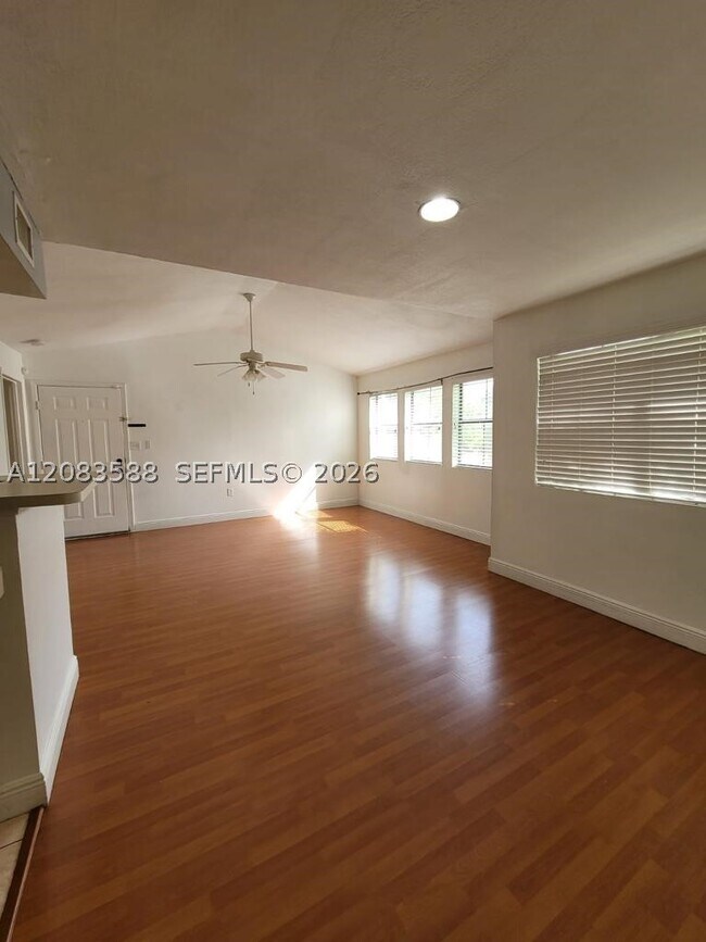 Foto del edificio - 10581 SW 155th Ct