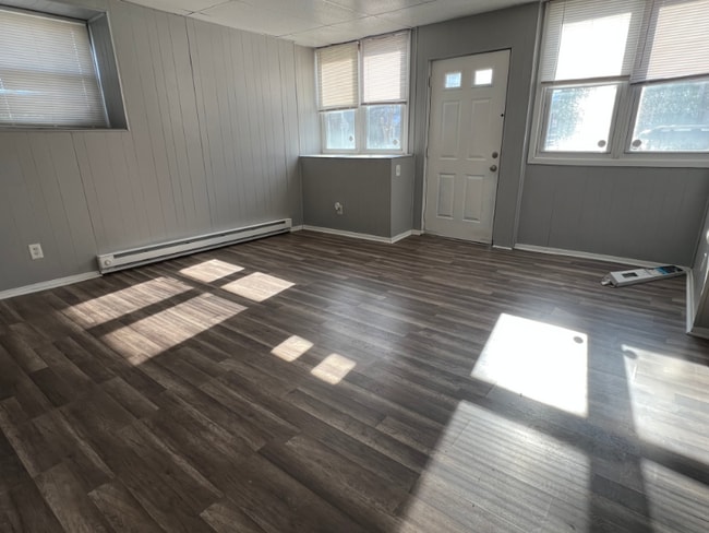 Building Photo - 403 25th St