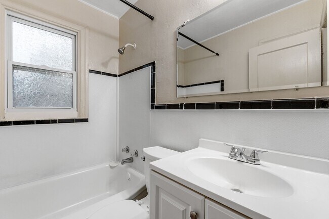 Foto del edificio - Attention Section 8 Applicants! Pagedale 2...