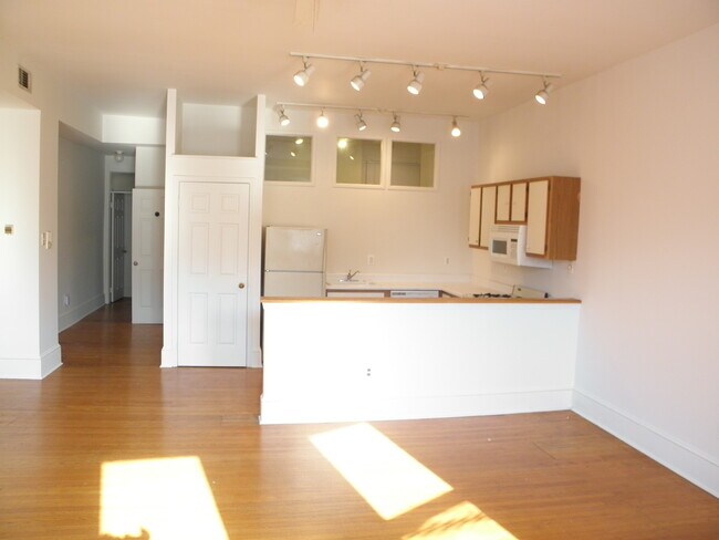 Kitchen - 923 S 11th St