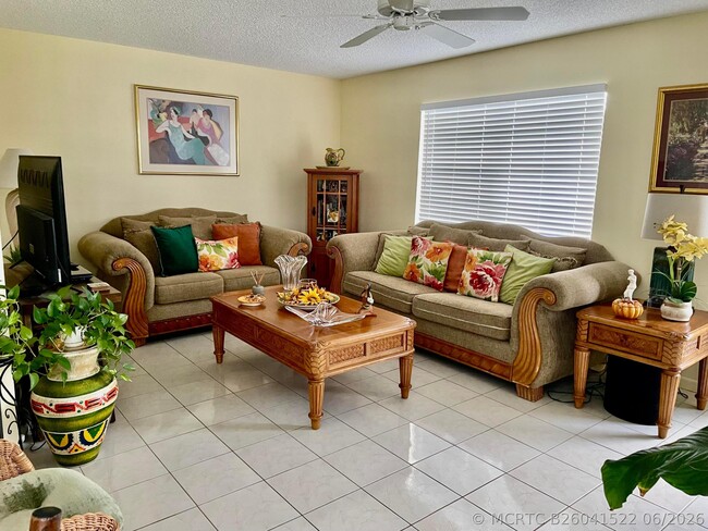 Building Photo - 816 Normandy Ln