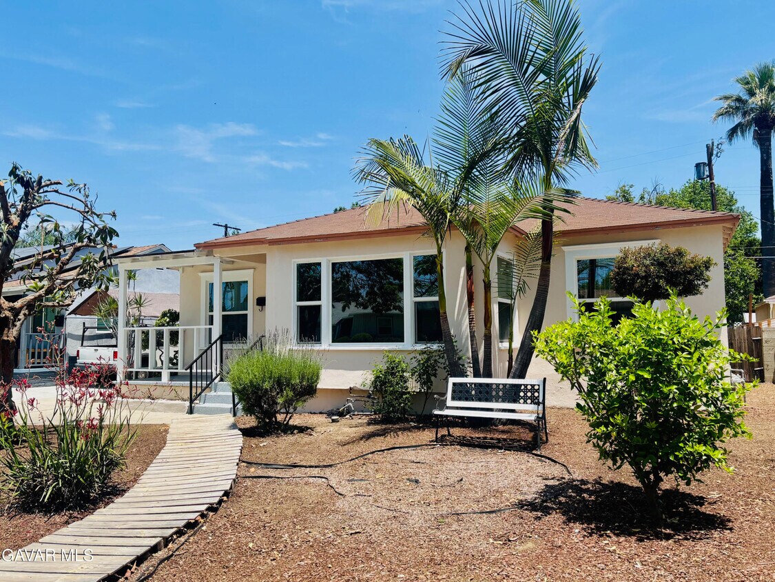 Foto principal - 6534 Balcom Ave