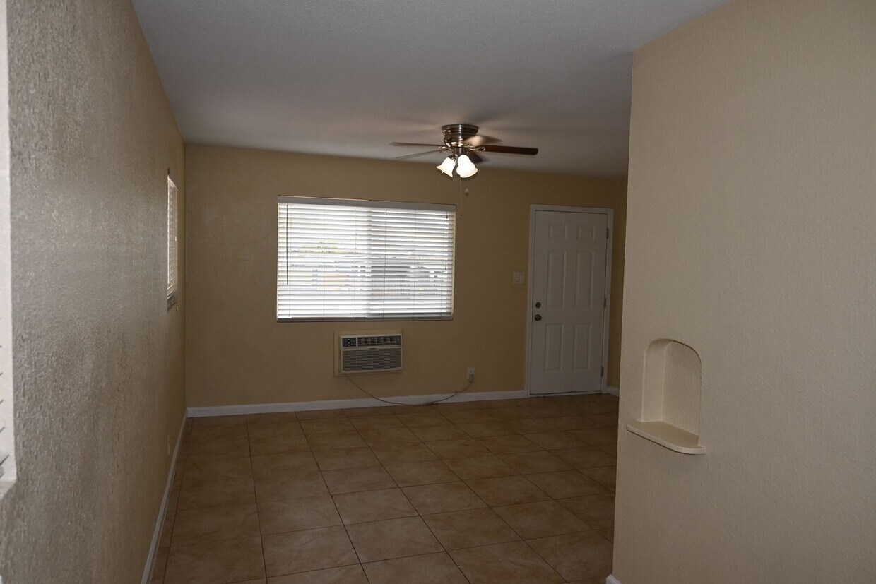 Primary Photo - 320 N 16th St