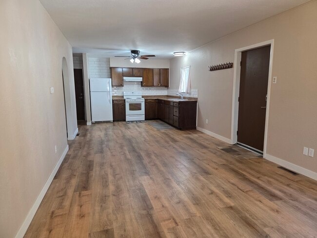 Building Photo - 610 N Orchard Ave