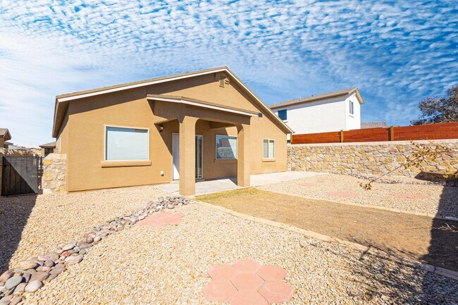 Foto del edificio - 7508 Wolf Creek Dr