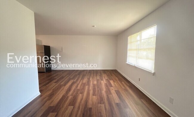 Foto del edificio - 4527 Glade Rd