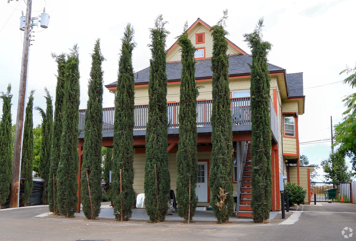 Foto del edificio - 8397 Jackson Rd