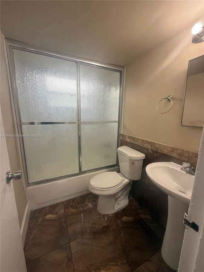 Foto del edificio - 2456 NW 82nd St