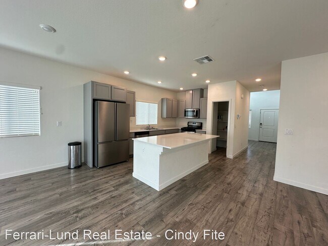 Foto del edificio - 5 br, 3 bath House - 1321 Old Barn Rd