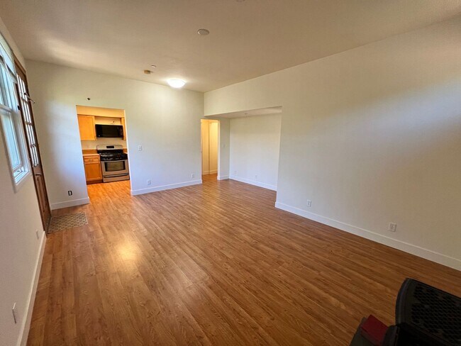 Foto del edificio - COMPLETELY DETACHED ADU STUDIO UNIT EDGE O...